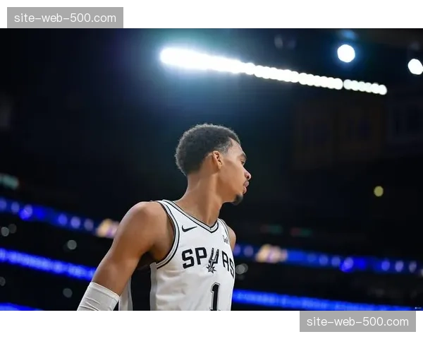 文班亚马6助攻展现策应能力 马刺进攻发起点多从其高位开始 文班亚马6助攻展现策应能力 马刺进攻发起点多从其高位开始