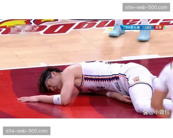 王哲林训练中脚部受伤 预计需要一周左右恢复时间